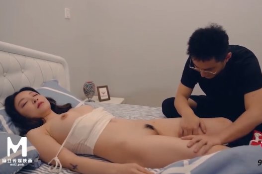 phim sex dongeuran Tắm sạch sẽ thơm lồn cho anh đụ